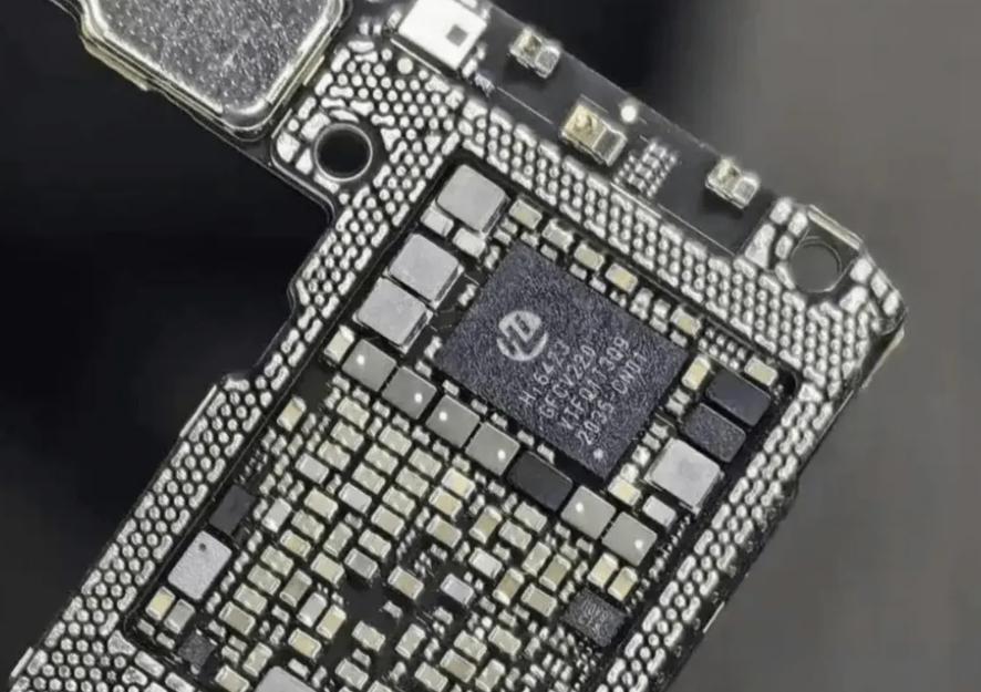 Analog Devices Inc ADUM1201BRZ-RL7: A Paragon of High-Performance Digital Isolators