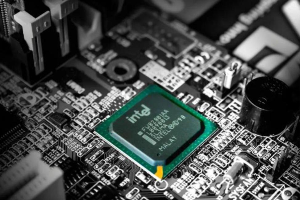 EP4CE55F23C8N: A 55K-LE Cyclone IV E FPGA